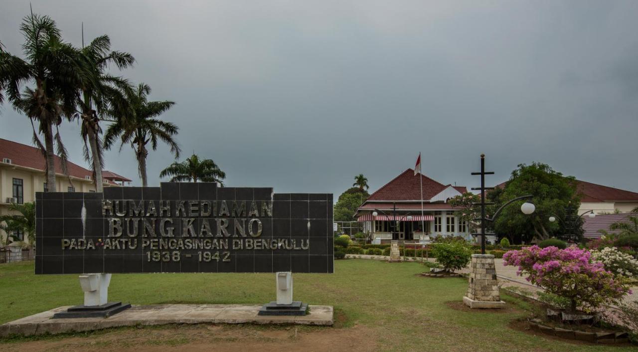 Amaris Hotel Bengkulu Exterior photo